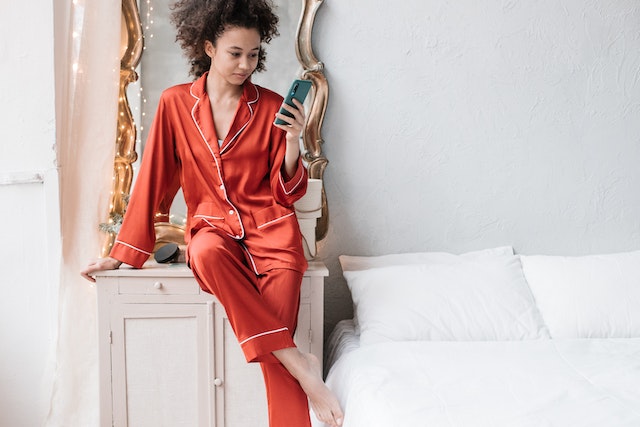 Comment choisir le pyjama idéal alliant confort et style pour des nuits douces ?